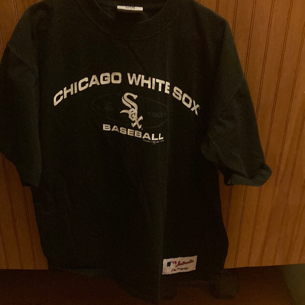 Chicago White sox size large tee shirt